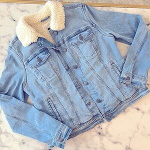 Universal Thread Sherpa Jean Jacket Women’s Size Medium